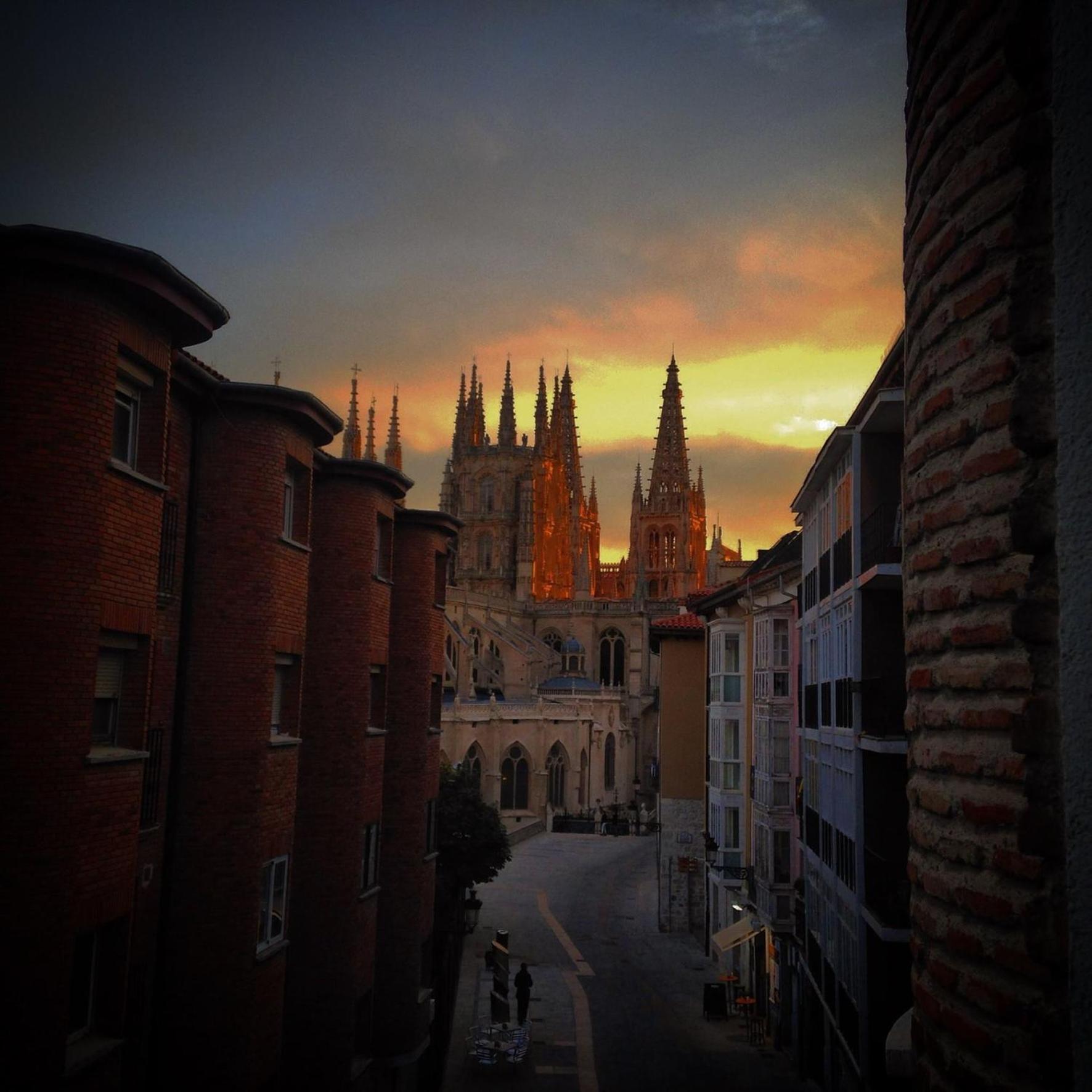Atuaire Home Vivienda En Perfecta Ubicacion Al Lado De La Catedral De Burgo Buitenkant foto